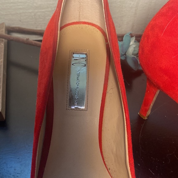 Red Suede I.N.C Pumps - Picture 2 of 4